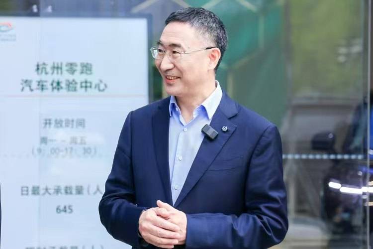 ex外汇官方网址量化交易软件哪款更胜一筹，将来理财者该如何选择?